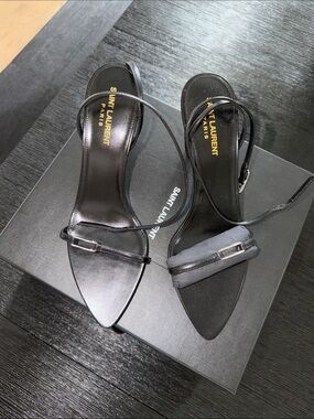 NWB Saint Laurent Kitty Sandal Black Leather Strappy Pointed-Toe Sandals (39.5)
